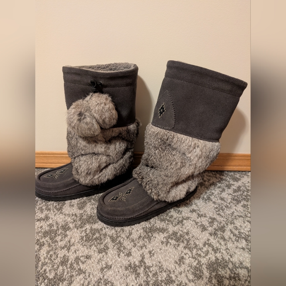 Cozy Gray Fur And Leather Winter Boots